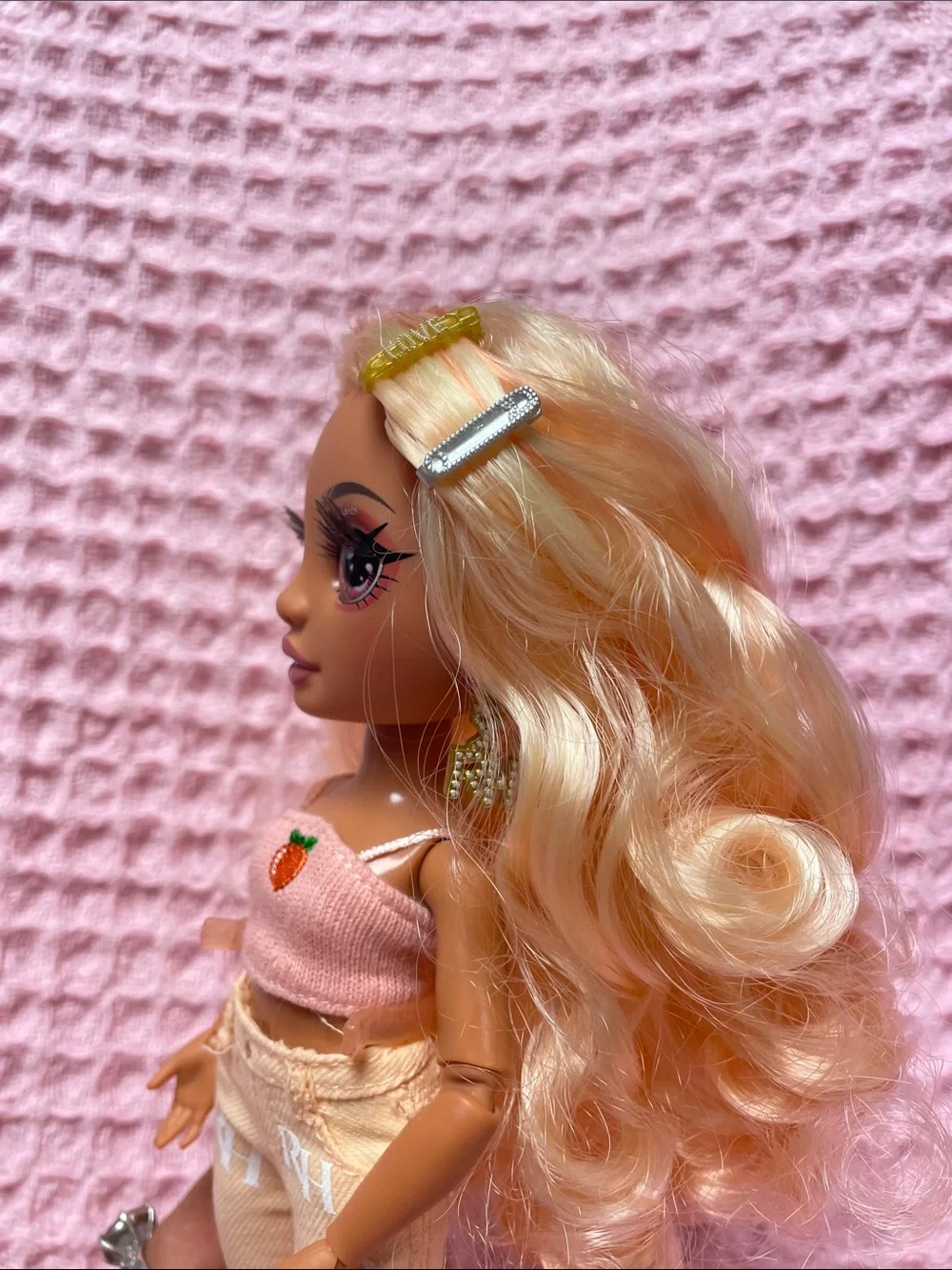 Rainbow High -  Georgia Bloom Fashion Doll with Long Peach colored Hair